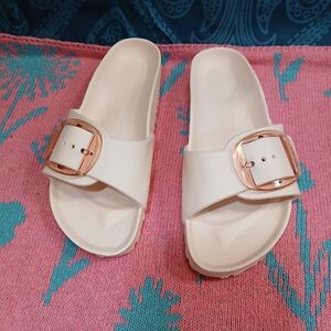 Birkenstock women's size 7 pastel dainty peach rubber sandals